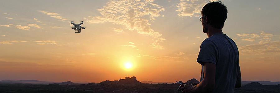 Francis mit seiner Drohne in Indien