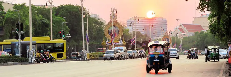 tuktuk_sunset